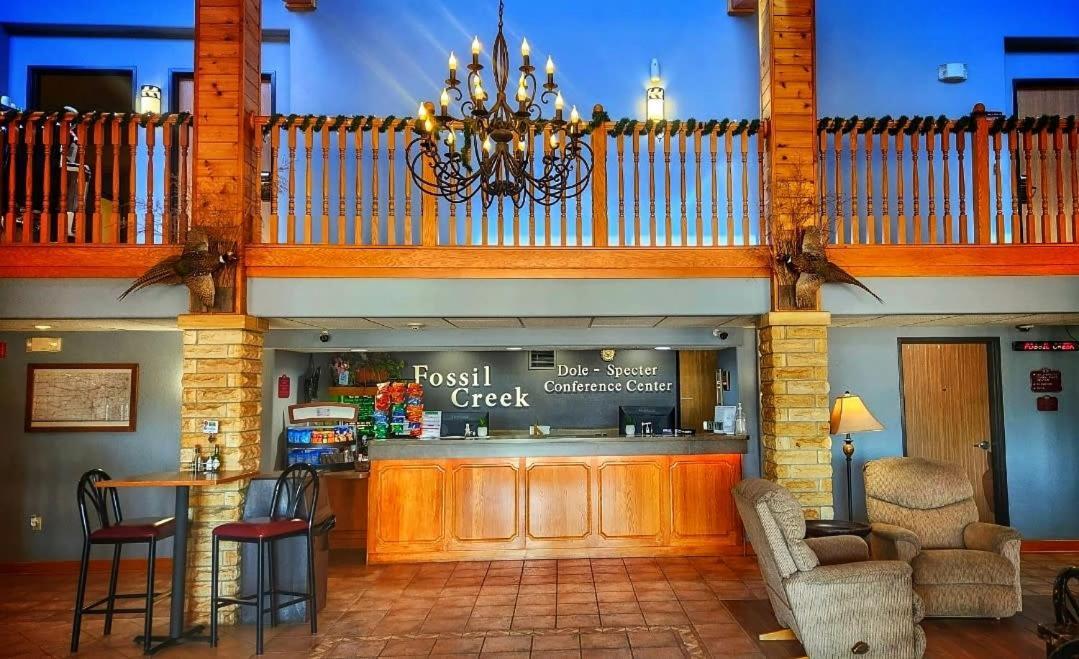 Fossil Creek Hotel & Suites Russell Exterior foto