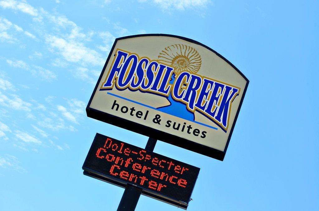 Fossil Creek Hotel & Suites Russell Exterior foto