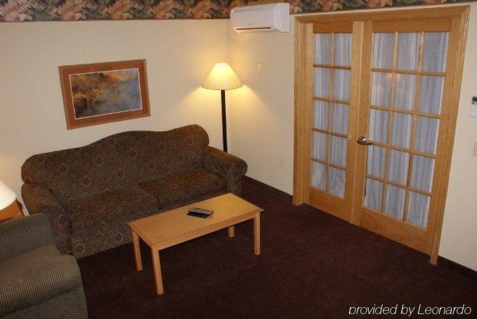 Fossil Creek Hotel & Suites Russell Quarto foto